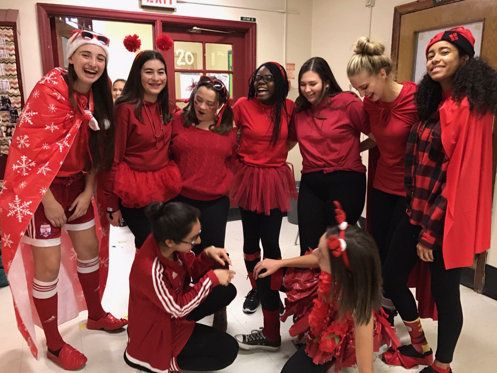 Natalie_abbate's tweet photo. Another successful spirit week!❤️🎉  #NDCatchTheSpirit #SpiritWeek2016 #LeaveYourMark https://t.co/fCCtYEcWiS