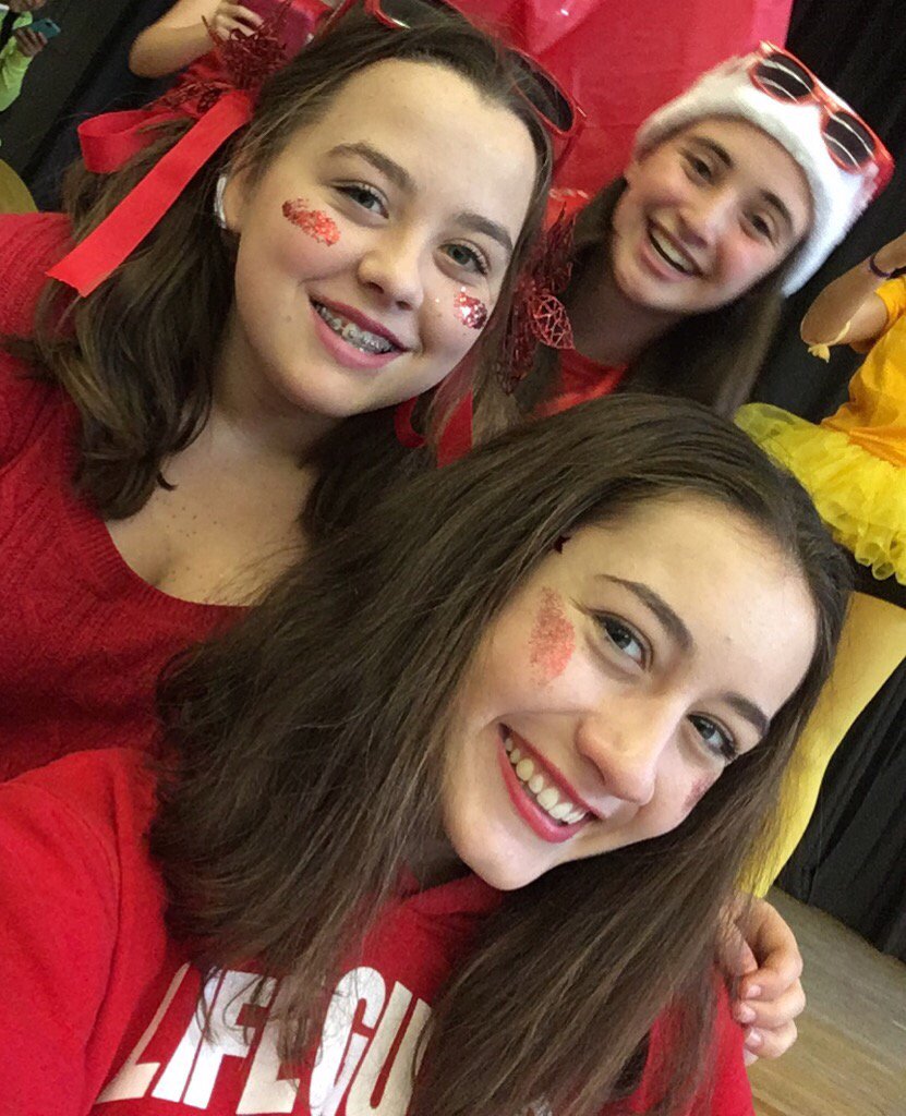 Natalie_abbate's tweet photo. Another successful spirit week!❤️🎉  #NDCatchTheSpirit #SpiritWeek2016 #LeaveYourMark https://t.co/fCCtYEcWiS