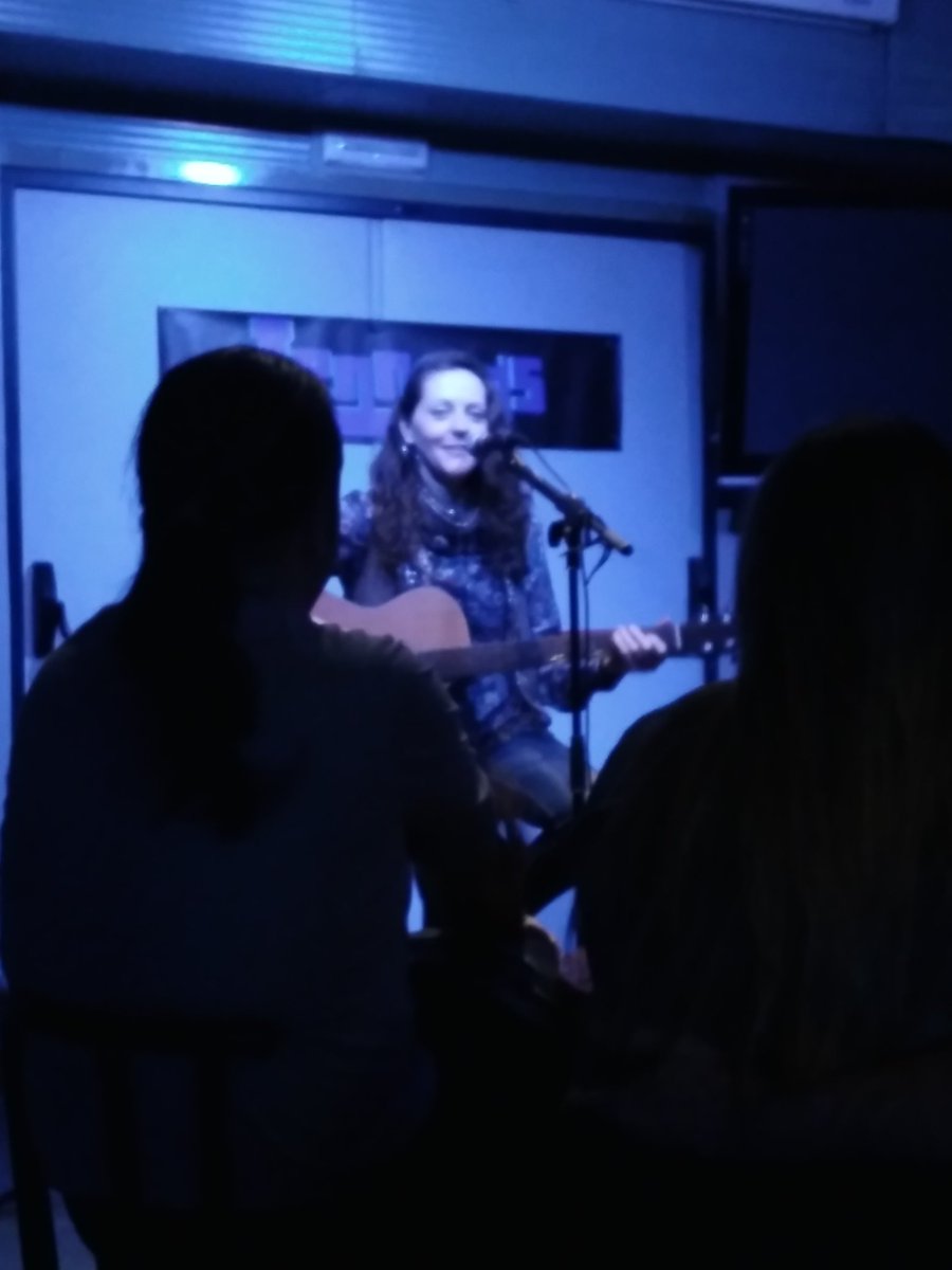 Gran directo el de <a href="/Lupe_Catala/">Lupe Catalá</a> !!
Muchas gracias por regalarnos estos momentos!! #Lenonn's #Directos #Acusticos