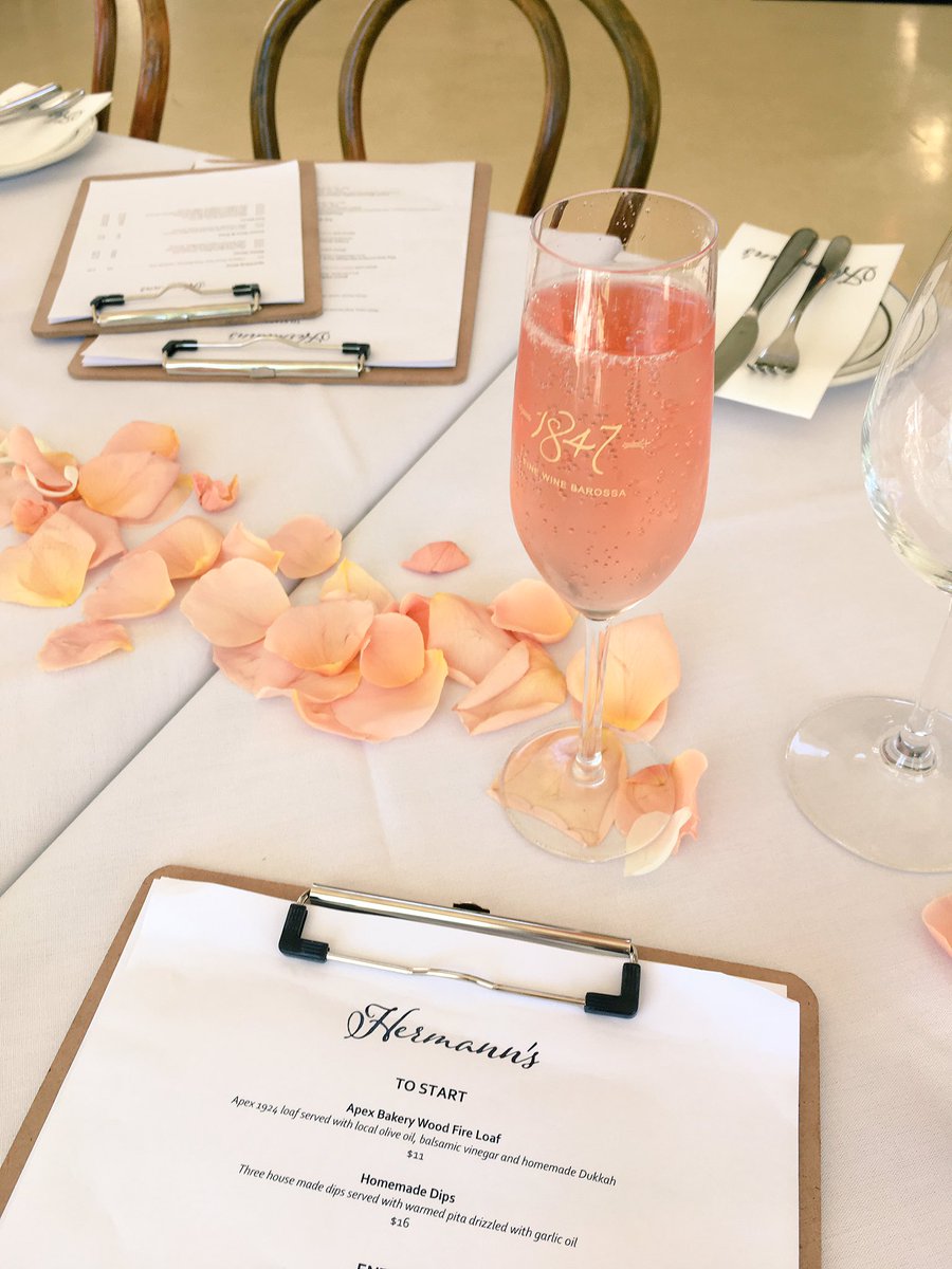 Perfect start to a Ladies Lunch at Hermanns 1847 restaurant <a href="/ChateauYaldara/">Chateau Yaldara</a> #wine #barossa #sparkling #ladieswholunch