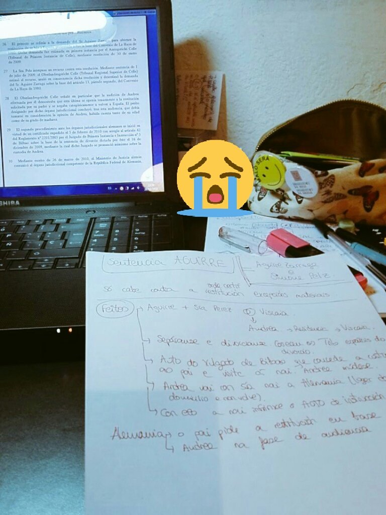 fatimaamboage's tweet photo. La gosadera de un sábado noche... 😥😥📑📚🎓 https://t.co/5Zz0Txd4E3