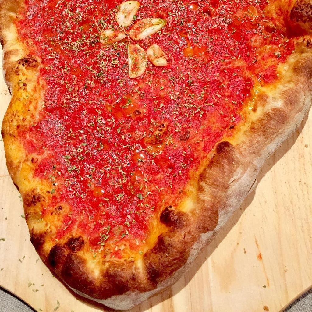 DarrenMilligan's tweet photo. Pizza night. #pizzamarinara #napoli #italianstore #hornofafrica #foodporn #foodlover #food… https://t.co/eFpwCt4jWs https://t.co/YYOeO3f3M2