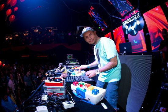 Stickass's tweet image. Нашел фотку @kreativity 18 летней давности.