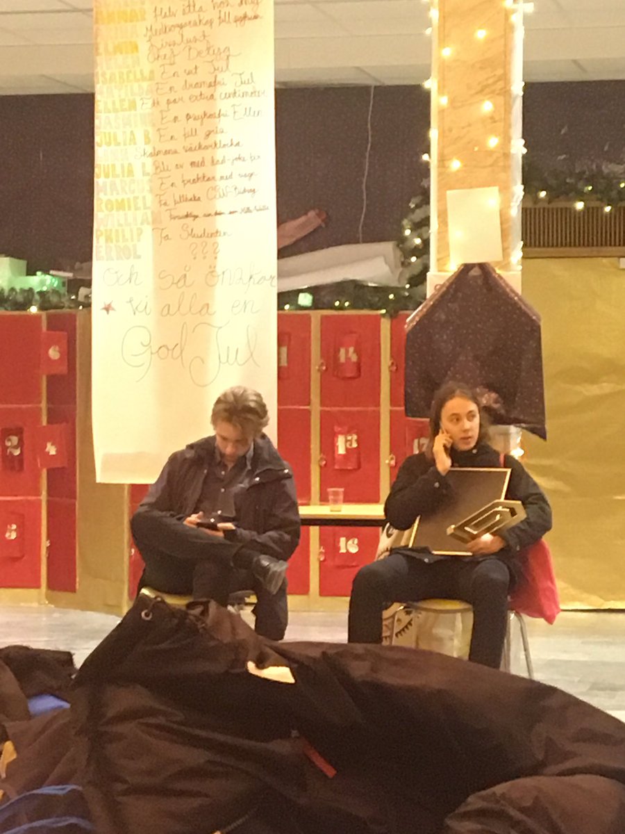 WaldenbyLouise's tweet image. Journalisterna är redan efter dom @KGElevkar 😏😏 #ÅretsElevkår #SEKongress #elevkar