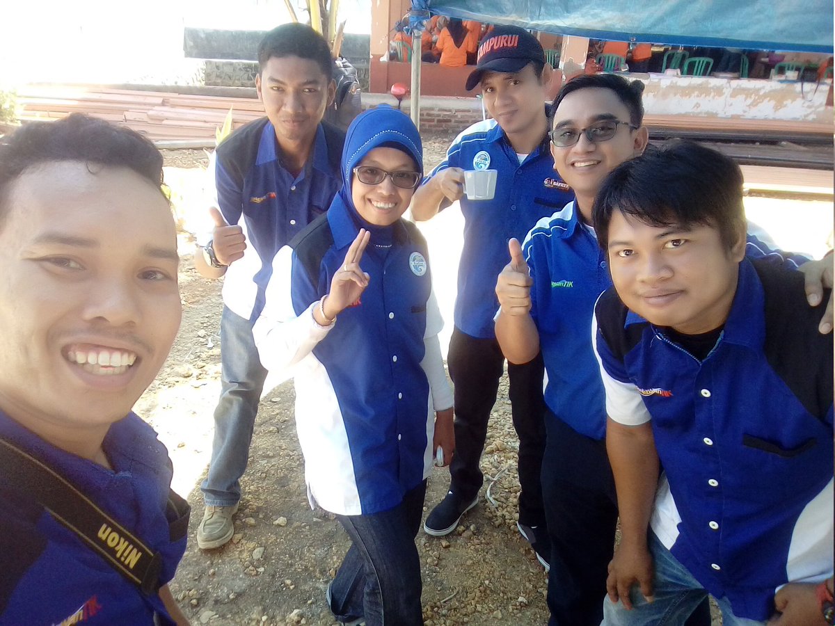 Sultan_Syahi's tweet photo. Ritual Wajib @RTIK_Baubau Sebelum Lomba Asah Terampil KIM Se-Kota Baubau https://t.co/xVWqLaNTtE