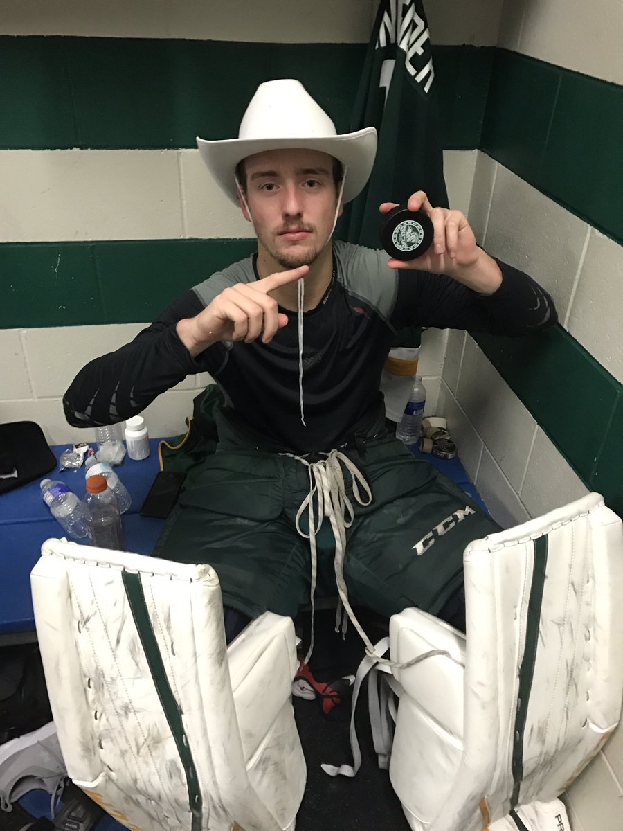 Sniiiiiiiiides first career win ears him tonight's rodeo hat! 🐎🐎