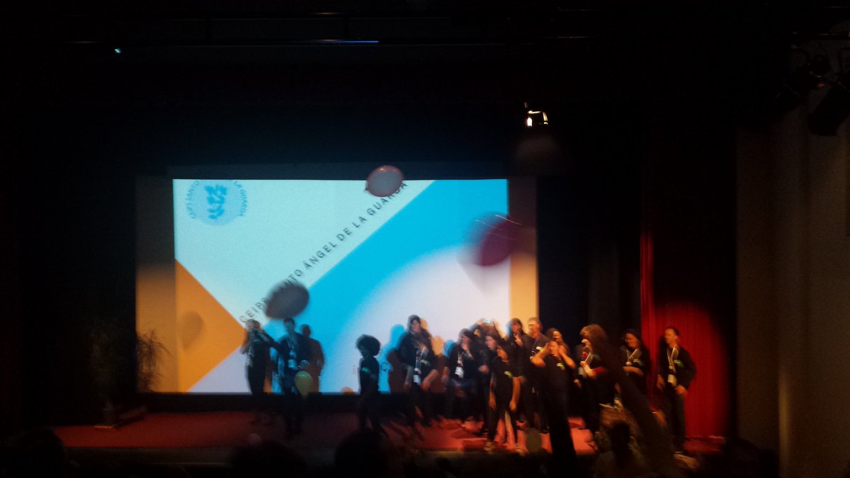 AlczarMarta's tweet photo. Jornada de sábado disfrutando de mi gran pasión. Junto con otros más de 200 locos que soñamos con el cambio educativo. #pildoraseducativas https://t.co/kIl0UkEeFi