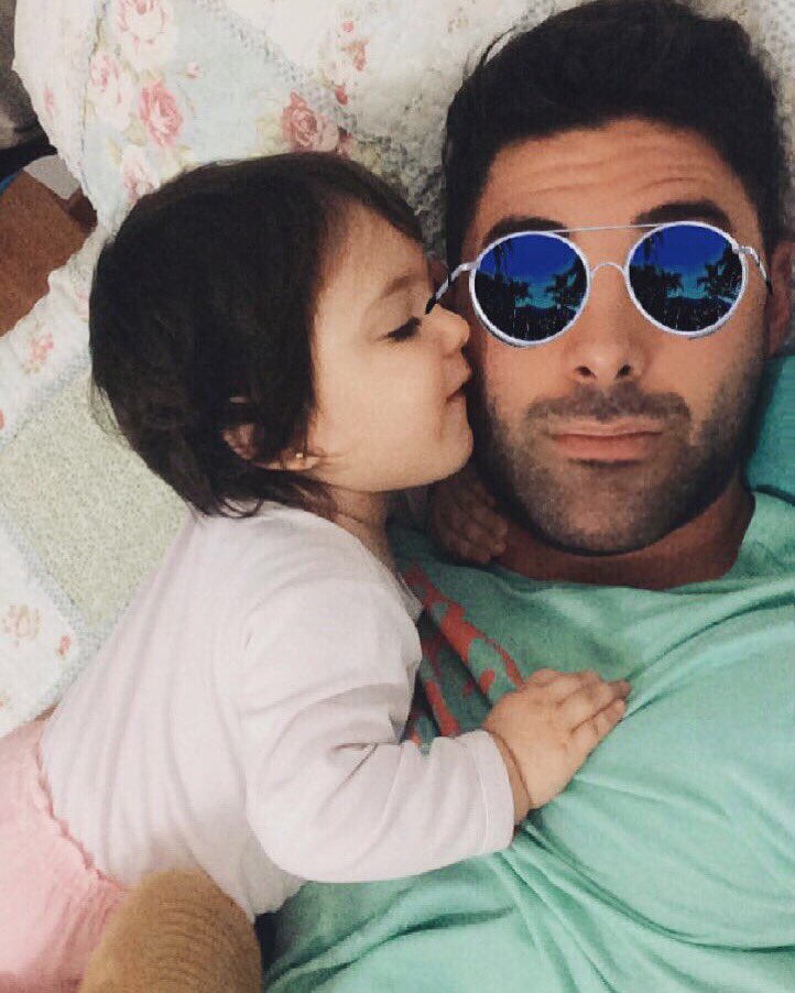 sebaslizar's tweet photo. El beso más rico de todos 😘😁 #fatherdaughter #daddysgirl #FitDad https://t.co/M4nVbLG6mk