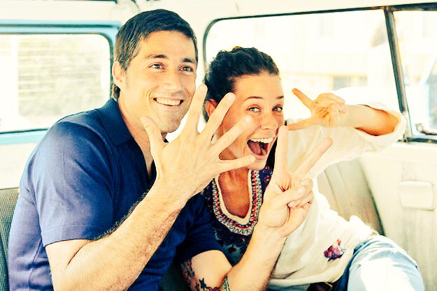 ToRemindLost's tweet photo. Jack and Kate in the dharma van! #lost https://t.co/KUlVMNRcWG
