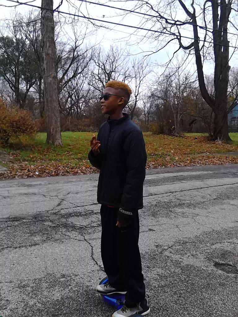 MusicMakinMauri's tweet photo. Hoverboard Ridz #DontFall https://t.co/oCrf1WAqIN