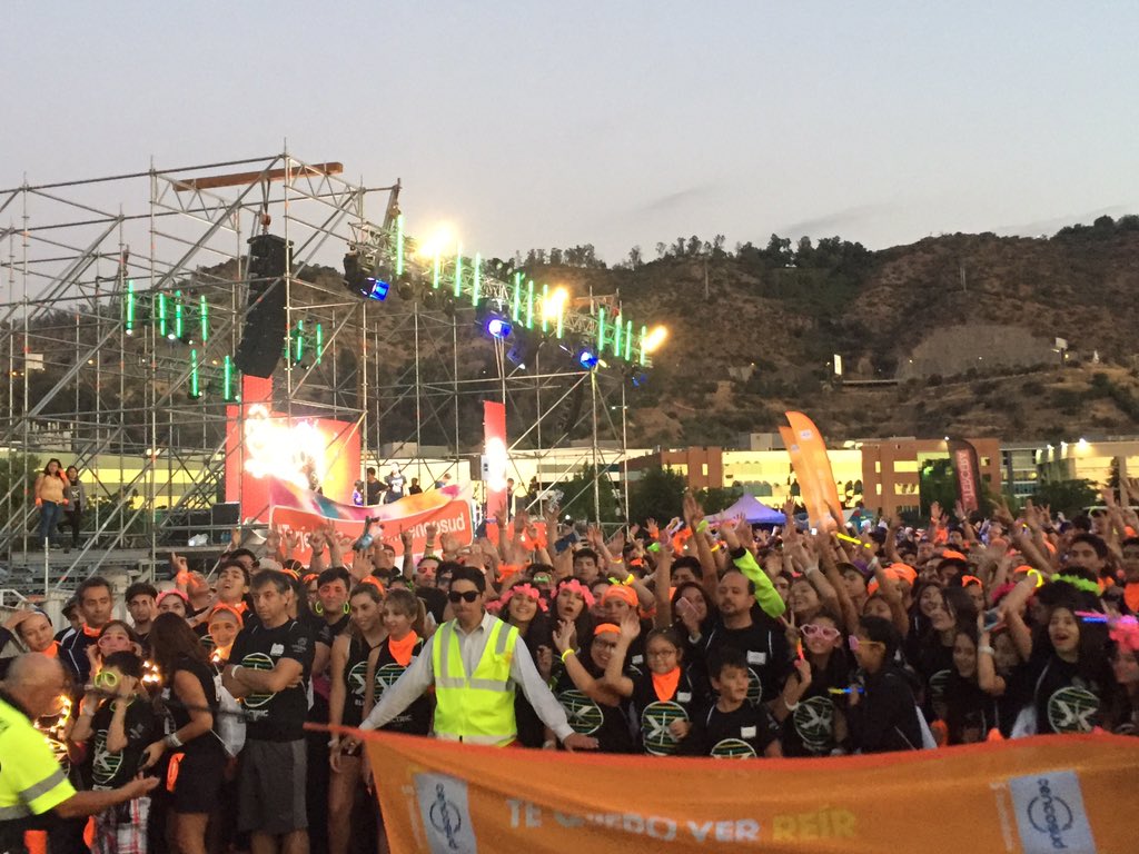 ElectricRunCL's tweet photo. Nuestros #ElectricRunners están listos para salir a recorrer los 5K más luminosos del planeta ¡Luego se viene la mejor fiesta electrónica!😜 https://t.co/9igIMe6gZ0