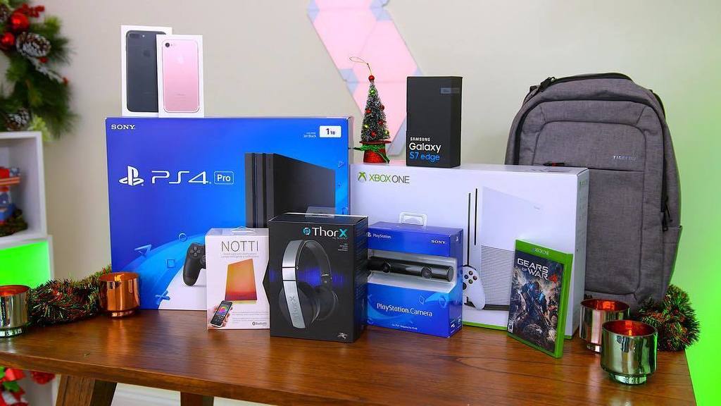 UrAvgConsumer tweet media