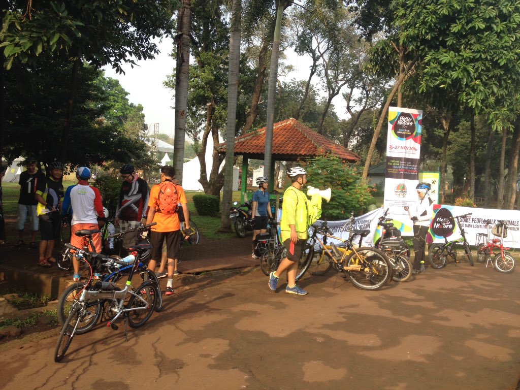 Sebagian peserta gowes kali krukut sdh bersiap <a href="/B2WIndonesia/">Bike2Work Indonesia</a>