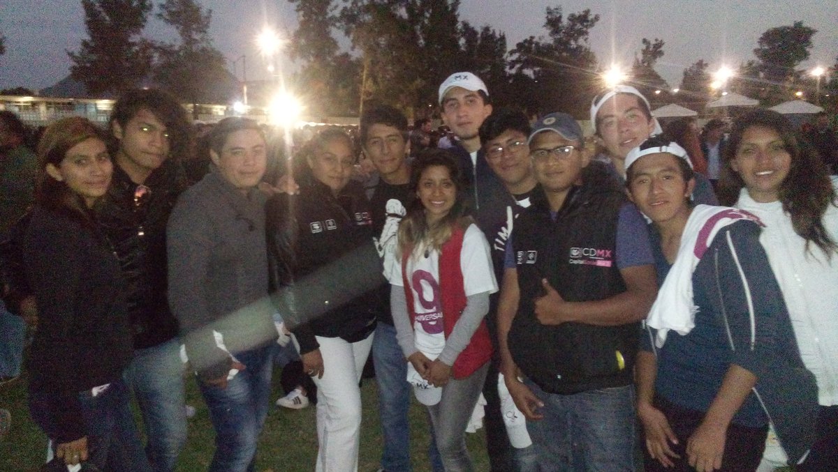 andrea21RO's tweet photo. Bachilleres 13 XOCHIMILCO seguimos en el #9AniversarioPrepaSi https://t.co/EJGkVznD0c