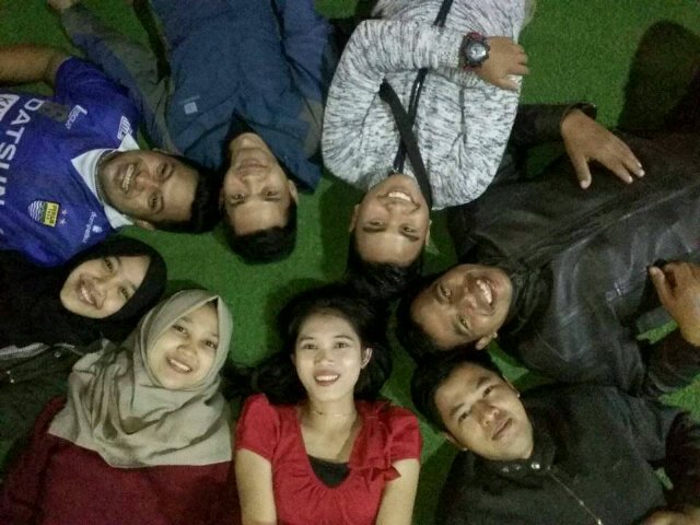 TyaHs13's tweet photo. Foto bareng mereka aja aku bahagia apalagi kalo foto bareng kamu =D https://t.co/csbUwVfdYW