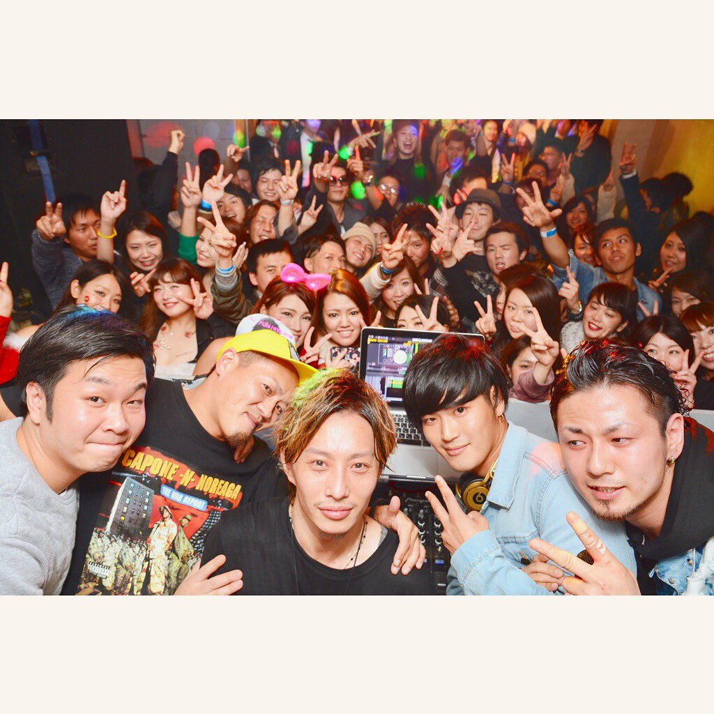Na0ki70's tweet photo. 昨夜の【2TIMING】お疲れ様でした😎🖐GuestのDJFUMI☆YEAHさん、雨の中でも来てくれた皆さん、そして出演してくれた演者の方々、スタッフの仲間達ありがとうございました✨✨
#2TIMING #djfumiyeah #oita #party https://t.co/Jw5GfTY2Sq
