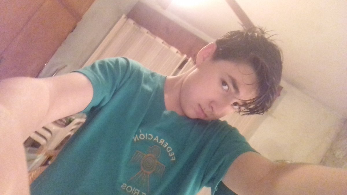 57Gamer's tweet image. era hora de cambiar la foto de perfil, la otra era re vieja jajaja, que les parece esta foto amigos???? :D :D :D