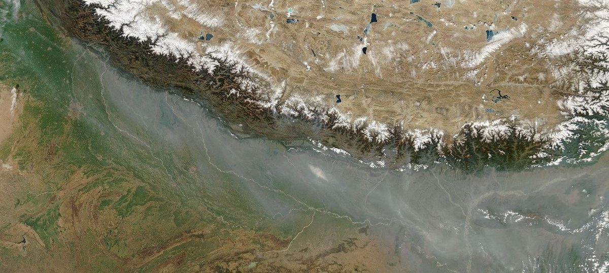 Greenpeace's tweet image. Pollution from China and India has reached a new height - the stratosphere #airpocalypse act.gp/2gyn4DU