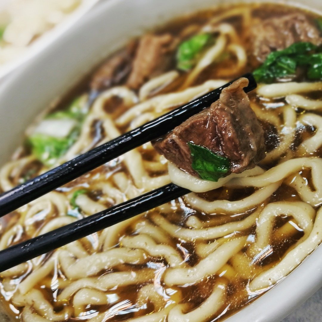 blissfulguro's tweet photo. #Taipei Beef Noodles! Powered by @flytpack #FlytpackTravels #FlytpackHelps #FlytpackPH #taiwan #taipei #asianfood #beefnoodles #foodie #food https://t.co/AqA3Q8YUaH