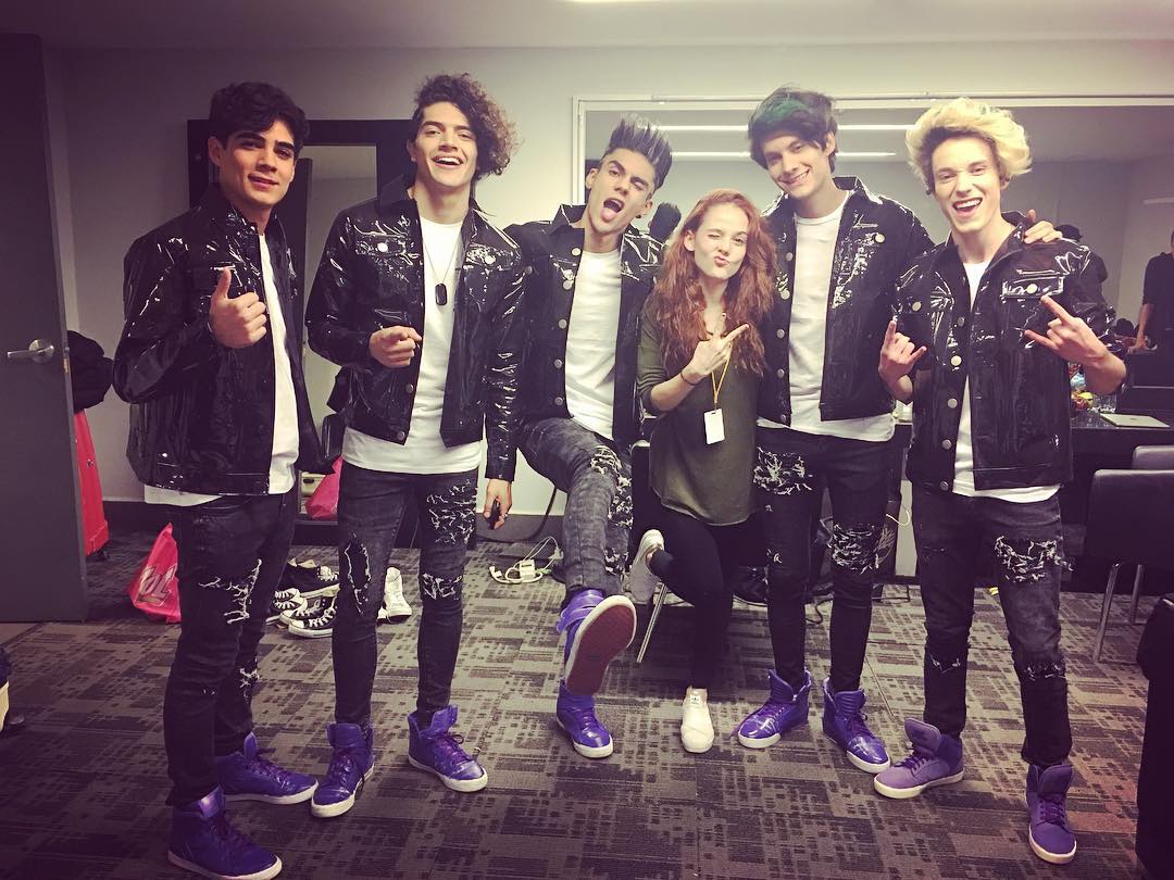 Coders_Boys's tweet image. Con su coreografa antes de salir al escenario
#REVOLUTIONTOUR