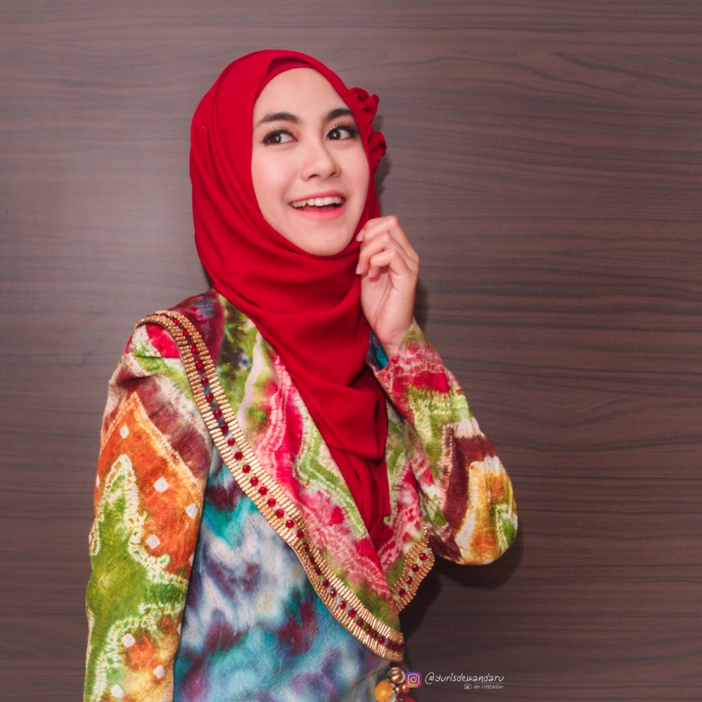 yurisdewandaru's tweet photo. 📷 @AnisaRahma_Adi 
Dress &amp; Hijab : Dian Pelangi
from ig: @yurisdewandaru https://t.co/2bS7RBARZN