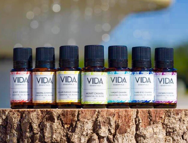 vida_essentials's tweet photo. They are here! #chakrabalancing #essentialoils #chakra https://t.co/8YEuiLQKjl #ShopSmall #usa #CyberMonday #essentialoilset https://t.co/tiPsIB3nSK