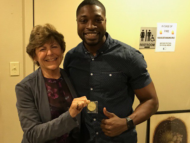 SICComedy's tweet photo. Mayor Patty Lent presented @PreacherLawson w/ a key to the city of #Bremerton tonight! Must’ve been one heckuva set, huh?! #SICC37 https://t.co/H6jfjOIuSY
