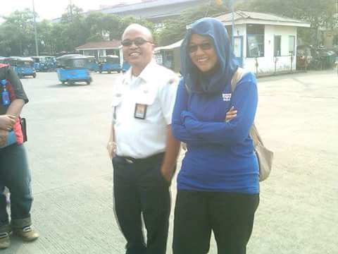 ana3ayr's tweet photo. @damripusat apalah gaya sy ketika berfoto dengan bpk Dirut yg satu ini #selfieondamri 😀😀😀😀 https://t.co/8QsBBJyNnD