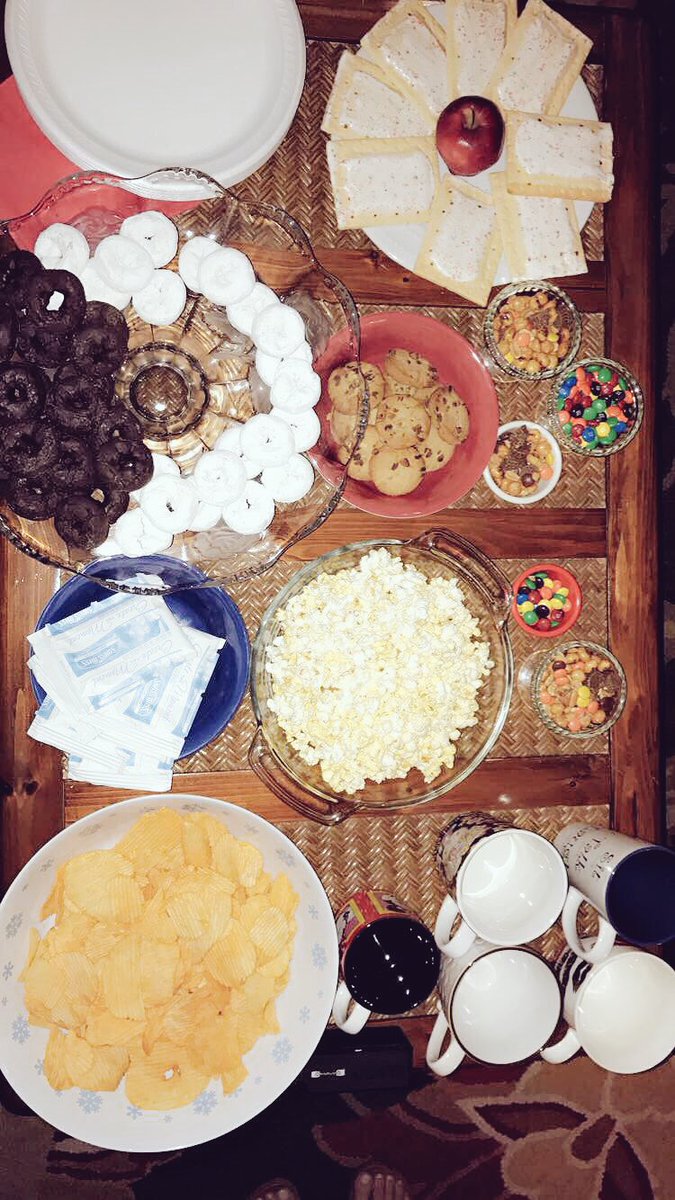 sararivero's tweet photo. Last nights #GilmoreGirlsRevival watch party. @thelaurengraham https://t.co/ogL9l8Oatf