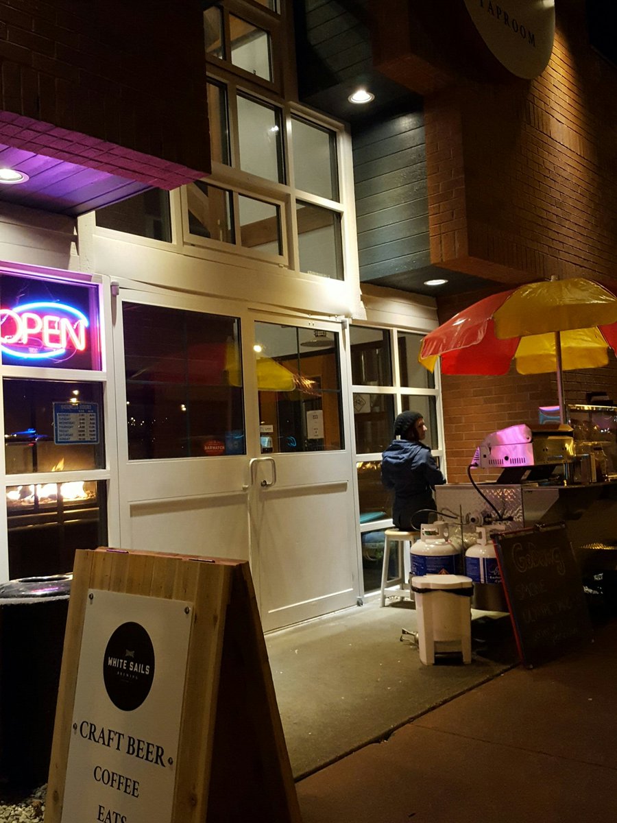 GODAWG2's tweet photo. Nesvog bratwurst,  Olympic hot dogs, and craft beer are the perfect combination @whitesailsbeer https://t.co/DOhPQn6wVb