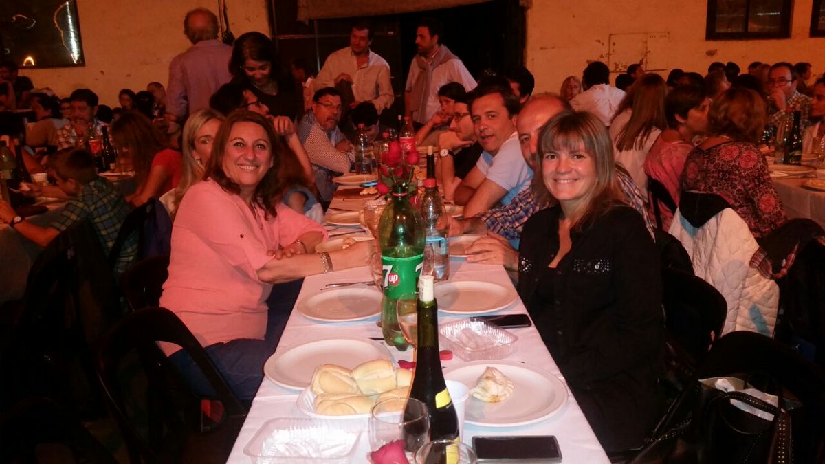 VeroIrizar's tweet photo. Gran cierre de año d Economia Social. Compartiendo con huerter@s y emprendedor@s, protagonistas d economia solidaria https://t.co/IsD80zfzo7