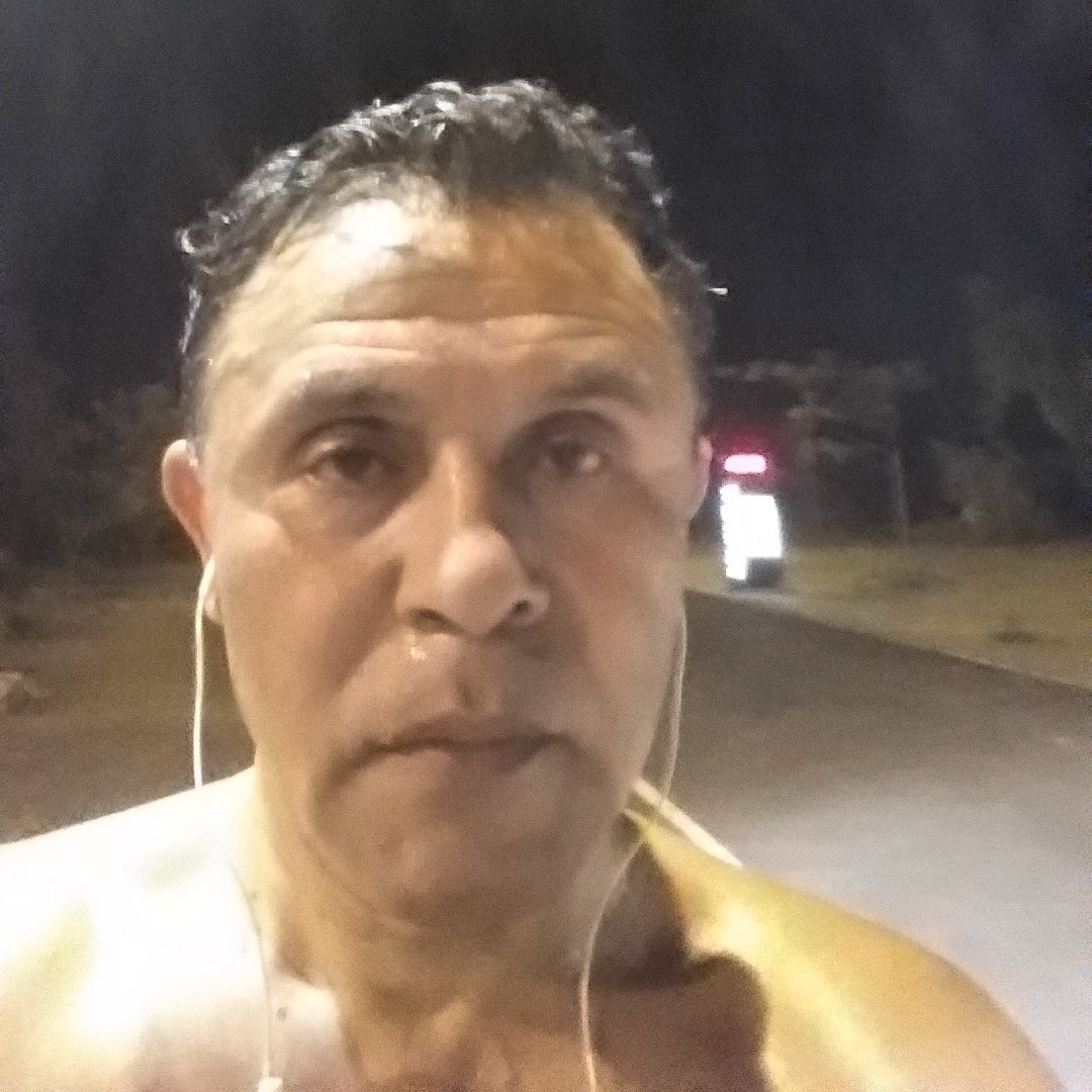jorgequine's tweet photo. #ChallengeElComercio mañana líquido este tema. Hoy después de 16 kilómetros y 30 grados en asuncion Paraguay https://t.co/xCGAuqTCYg