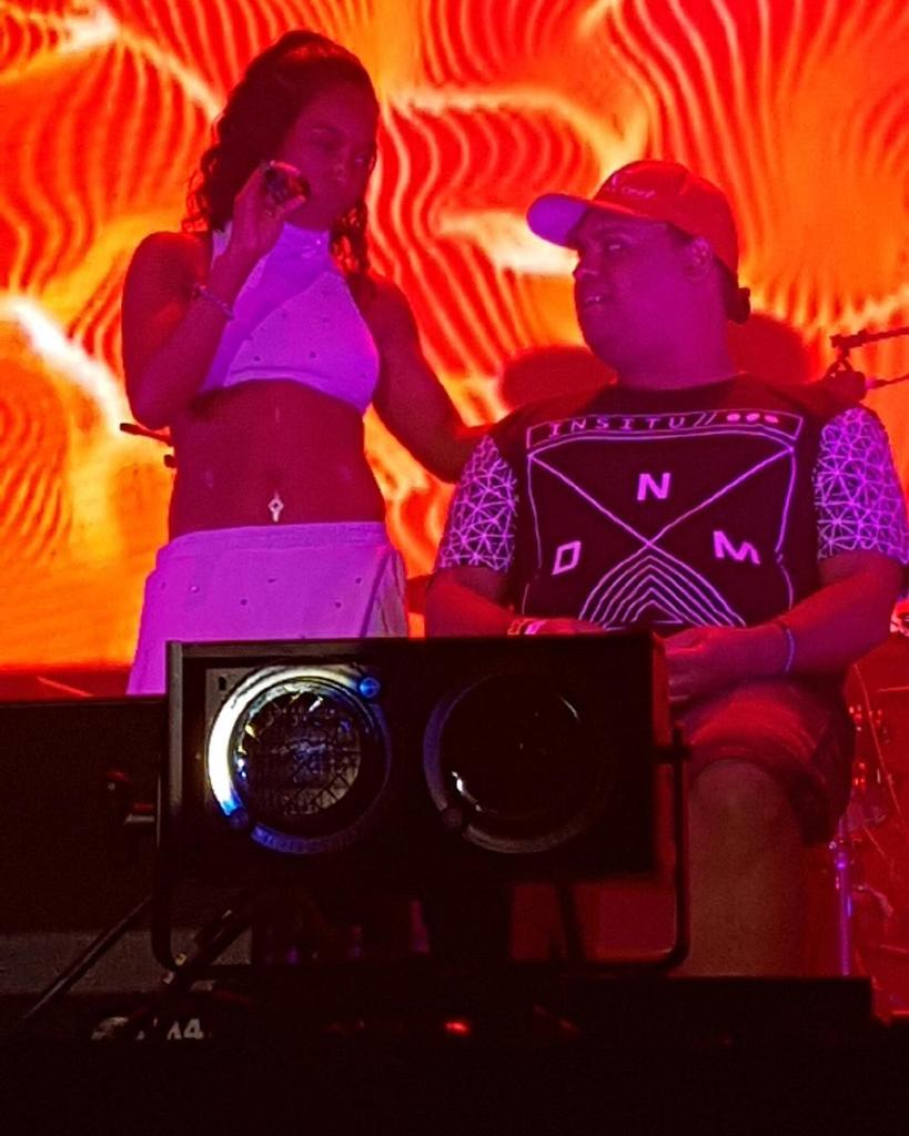JackGallagher13's tweet photo. Red Light Special πππβ€ @officialchilli #dreamsdocometrue #rnbfridayslive #Perth #TLCfan4Life https://t.co/FKwLE00l8H