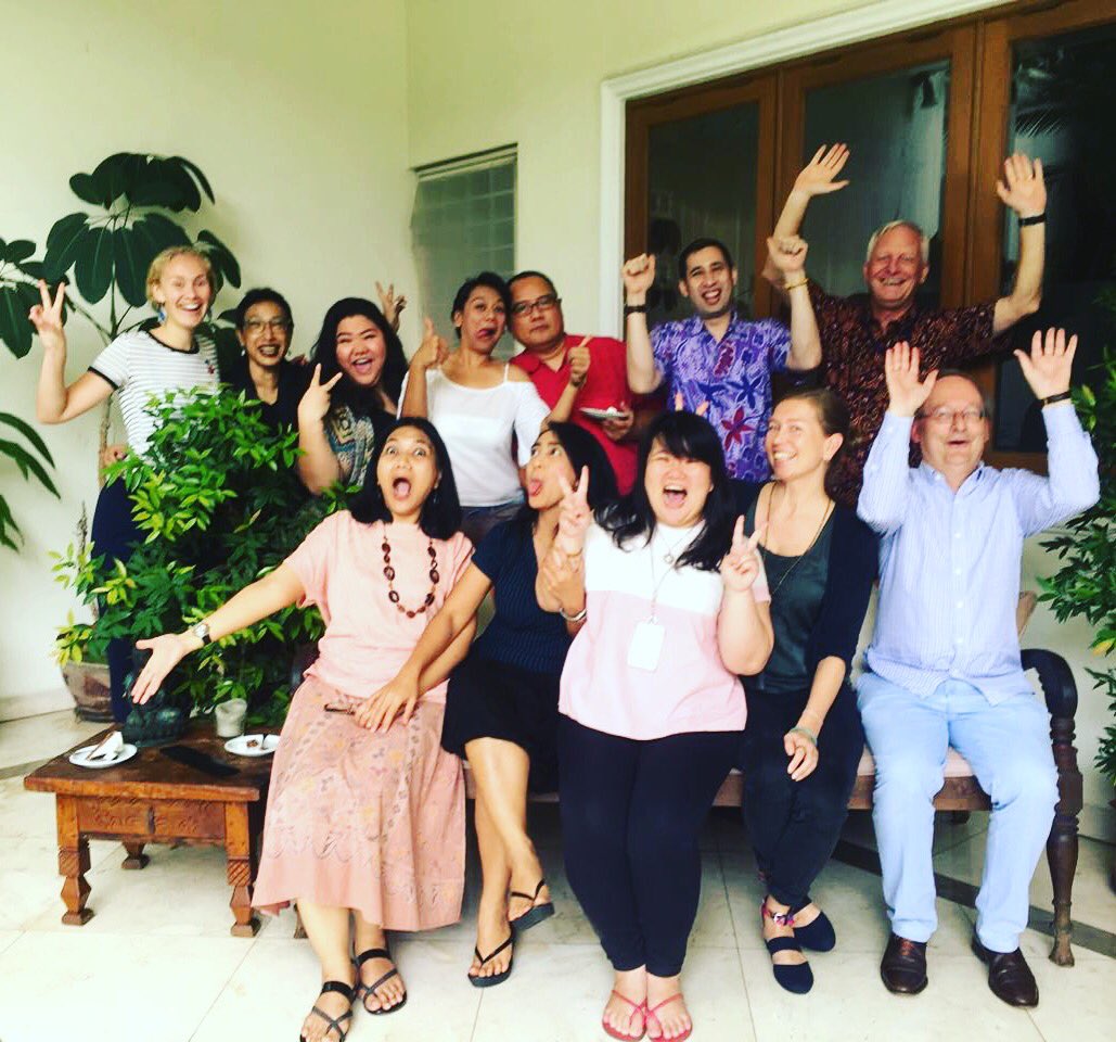 yoitsmefunny's tweet photo. 👍🏼We are Economic Department, Netherlands embassy in Jakarta 🙌🏼 #lunch #funtime #closing2016 https://t.co/EIqWBTnpra