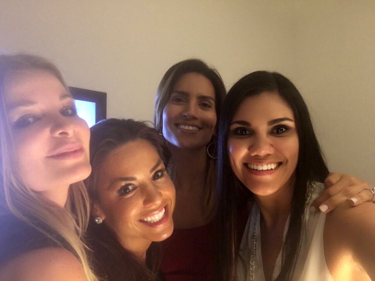 Paulucas02's tweet photo. Con mis bellas She’s Mercedes #She's #LasAm❤️️ @catamendieta @LeonoraJimenez1 https://t.co/4NaBE8tXeI