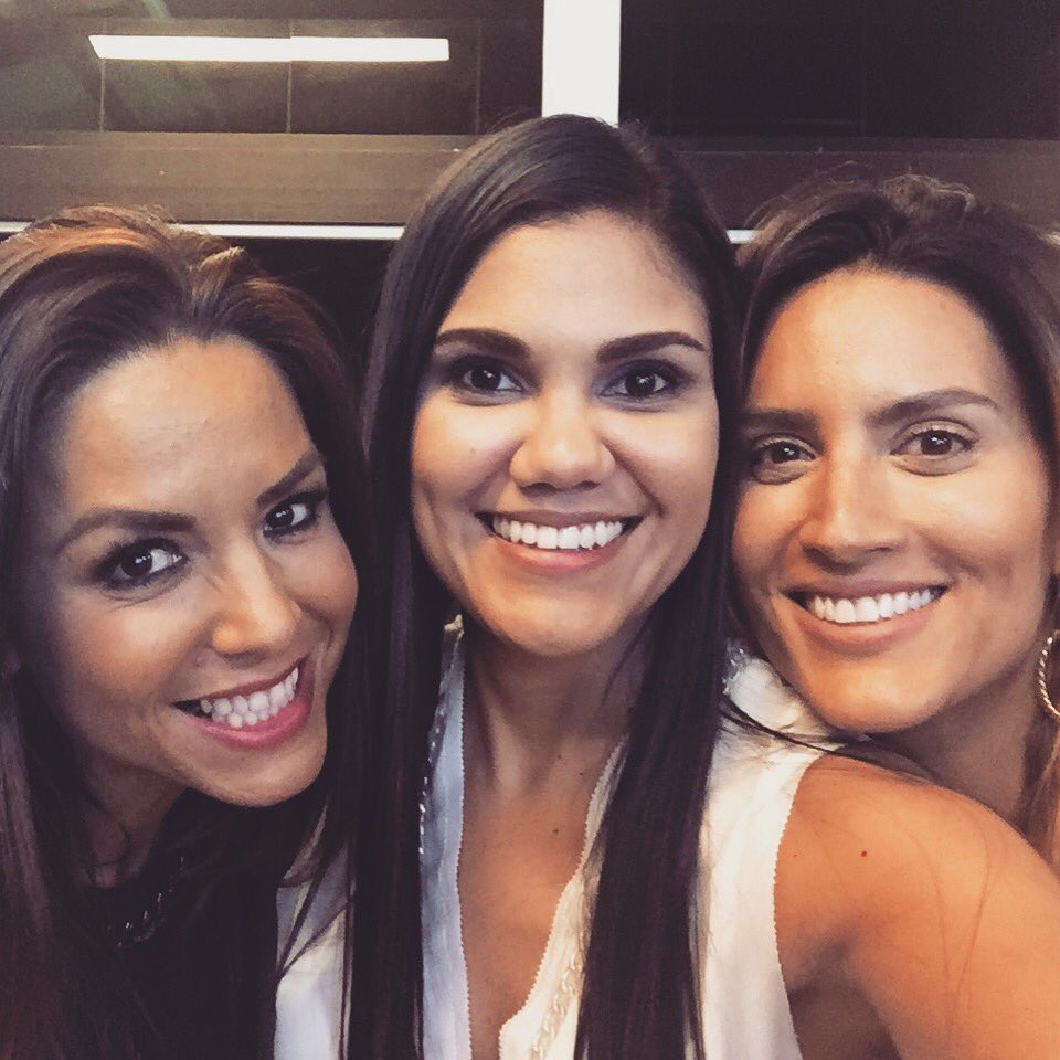 Paulucas02's tweet photo. Con mis bellas She’s Mercedes #She's #LasAm❤️️ @catamendieta @LeonoraJimenez1 https://t.co/4NaBE8tXeI