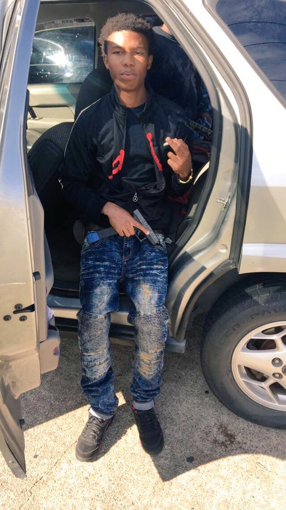 luckdawg00's tweet photo. Run up on me betta have ya army w ya 😈
#trtg 🖕🖕fck da otha side https://t.co/Pyza9r5hjf