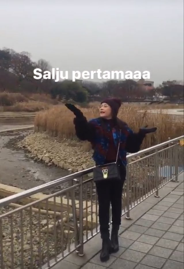 iamynl's tweet photo. RT @PrillversLMBK_: Salju pertama @PrillyBie 😍😍❤️ https://t.co/EDfZER4BXz