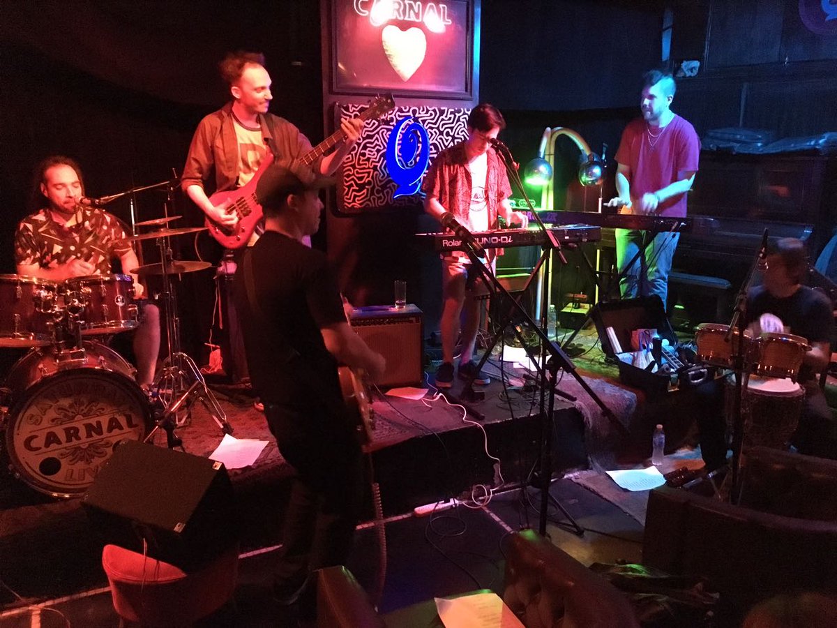 SessionesReggae's tweet image. Anoche explotado y bailadísimo El Carnal con la presentación #Cosmovision de Sessiones!!! 
#Envivo #Reggae #Musica