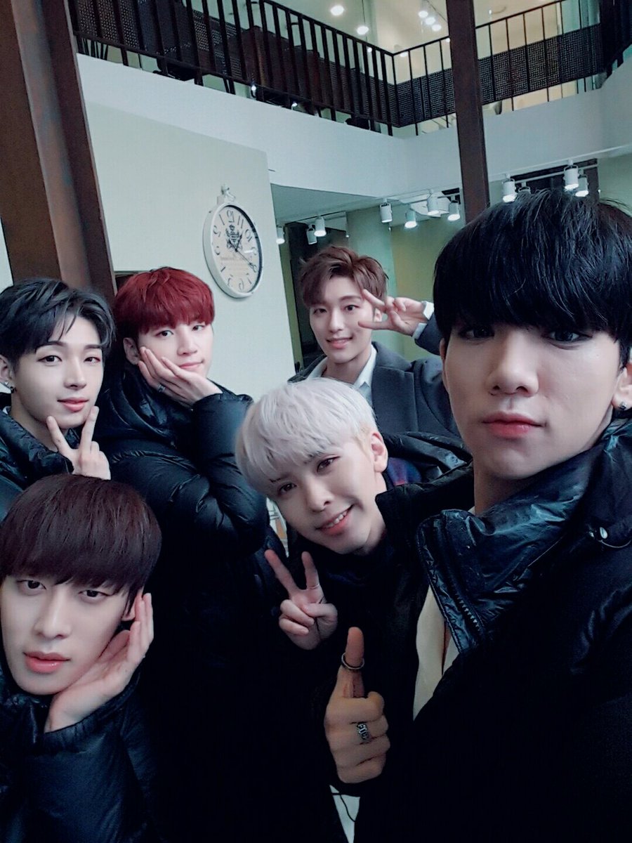 snuperofficial's tweet photo. [It's SNUPER]

잠시후 12시 10분 #SBS #인기가요
스누퍼 무대는 5번째입니다! 
점심식사 전 스누퍼 무대 본방사수! :) 

#SNUPER #스누퍼 #태웅 #수현 #상일 #우성 #상호 #세빈
#Itsraining #잇츠레이닝 #인가 https://t.co/FuRguz1jhr