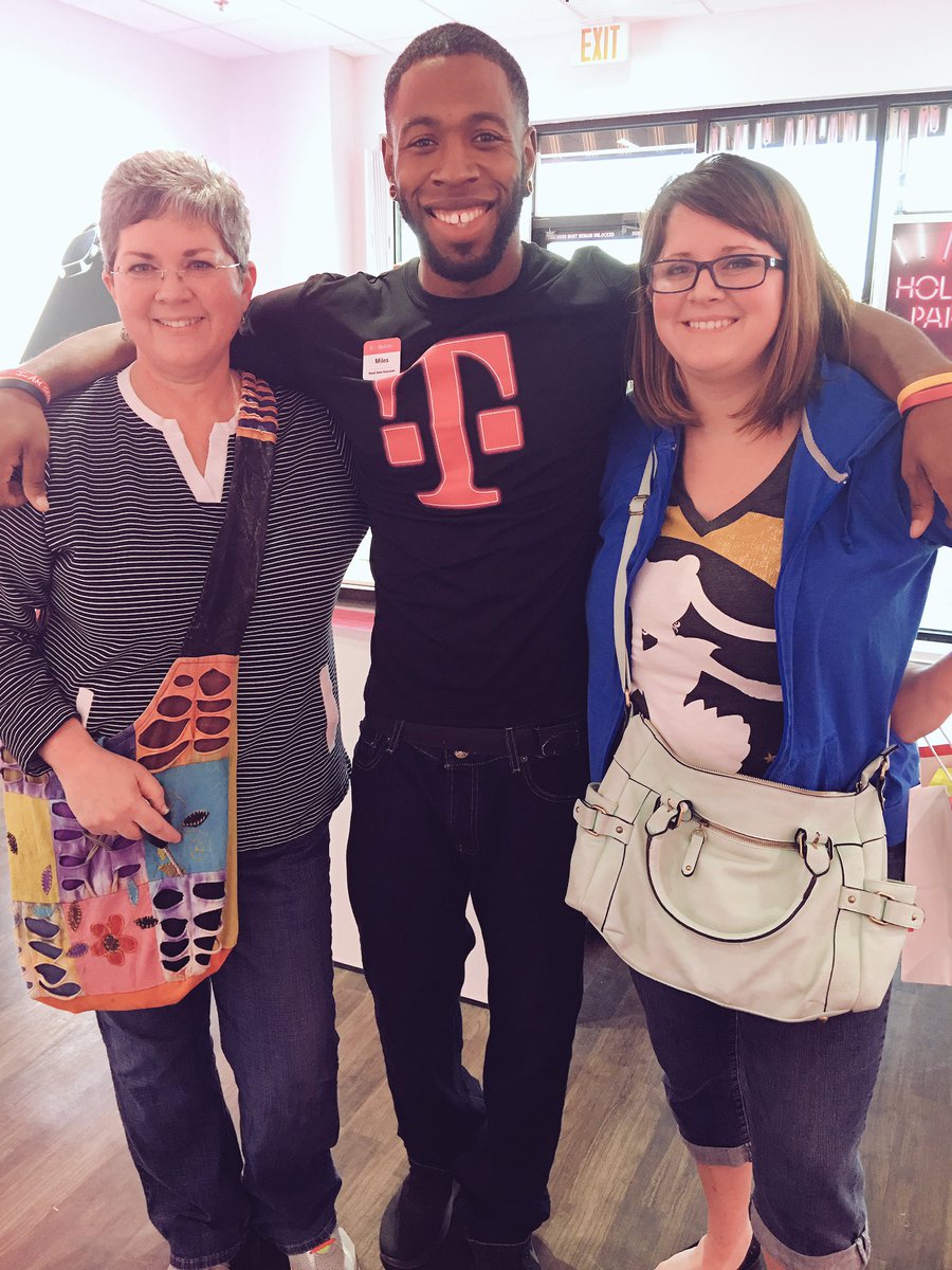 Lynette2783's tweet photo. Welcome to the Family #TMobileWingman #MagentaLove https://t.co/vBFOKY9iSe