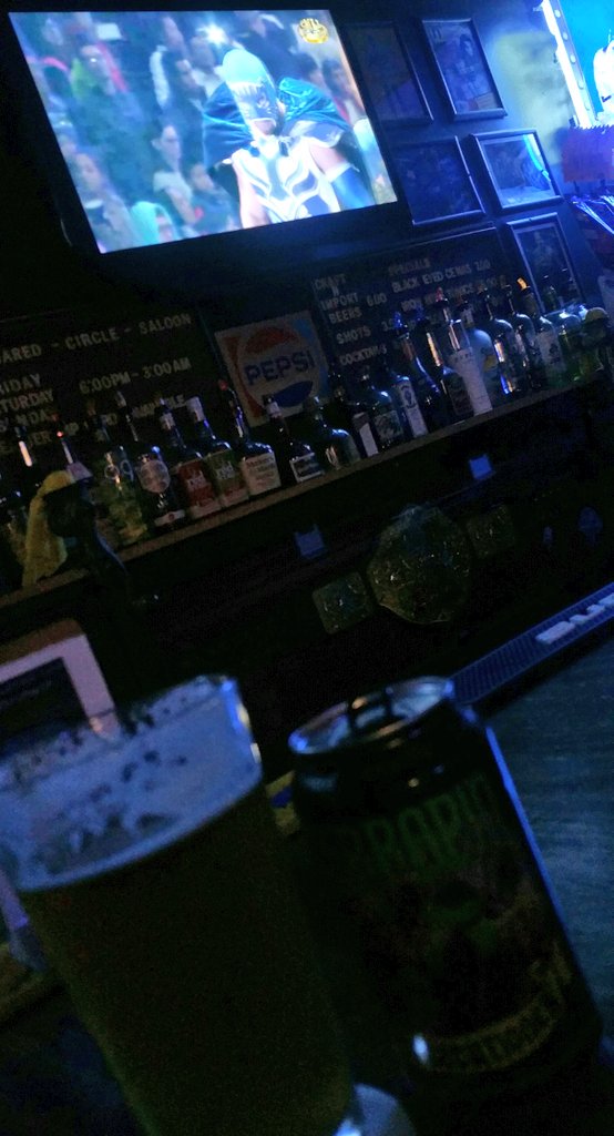 Badmoneyslim's tweet photo. In the @sqrdcrclesaloon 4 some @CMLL_OFICIAL action...
I've been waitin all night 4 the @bluepantherjr...
#LuchaLibreJones
#FightsAndPints
🍻 https://t.co/3itKQQCdnC