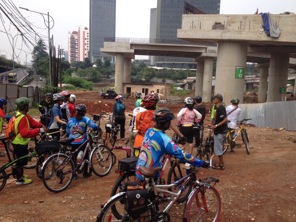 Titik kali krukut yang berada di jalan antasari <a href="/B2WIndonesia/">Bike2Work Indonesia</a>  <a href="/hellonatureID/">Hello Nature</a>  <a href="/idfoldingbike/">id-foldingbike</a>