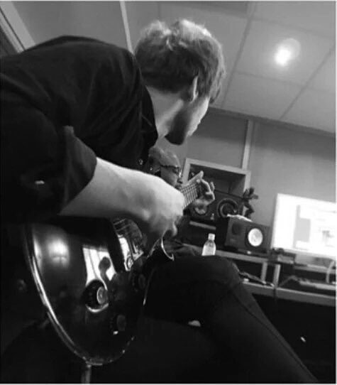 Hi if you're reading this you're cute and I'm into it