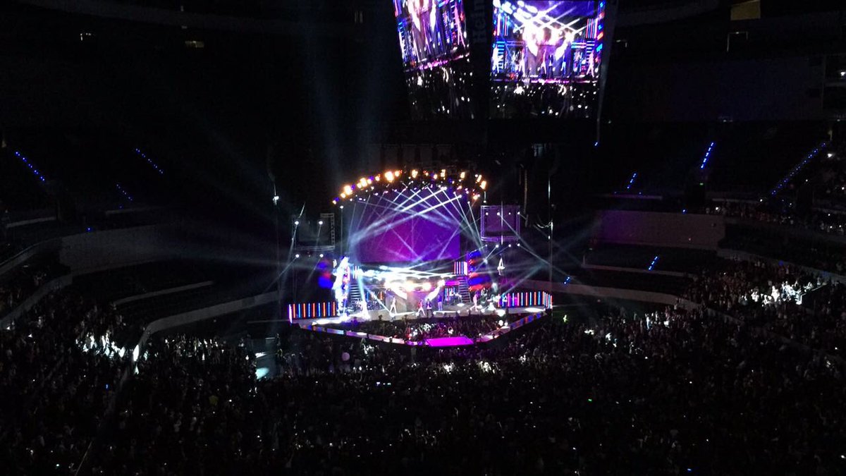 jessiecervantes's tweet image. Esto se pone increíble @CD9  en vivo