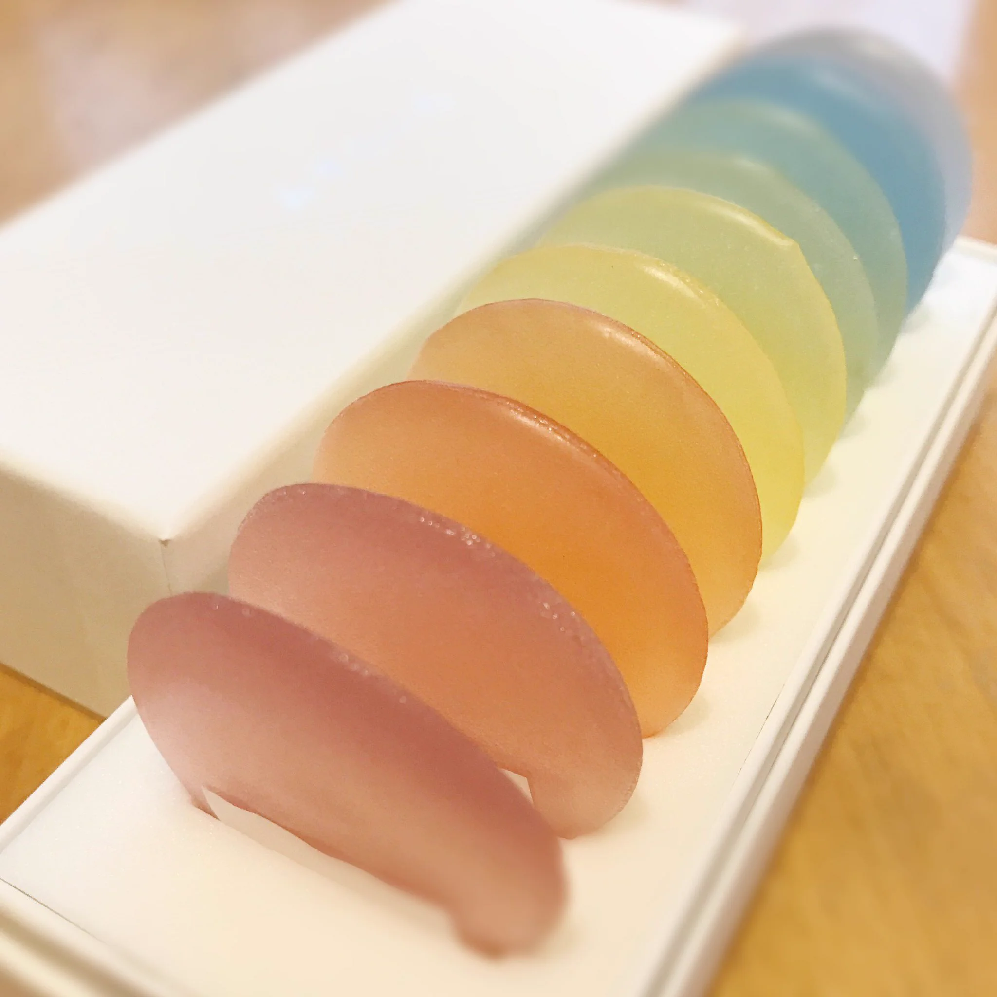 「みずのいろ」っていう色鮮やかなお菓子が美しすぎる…！！