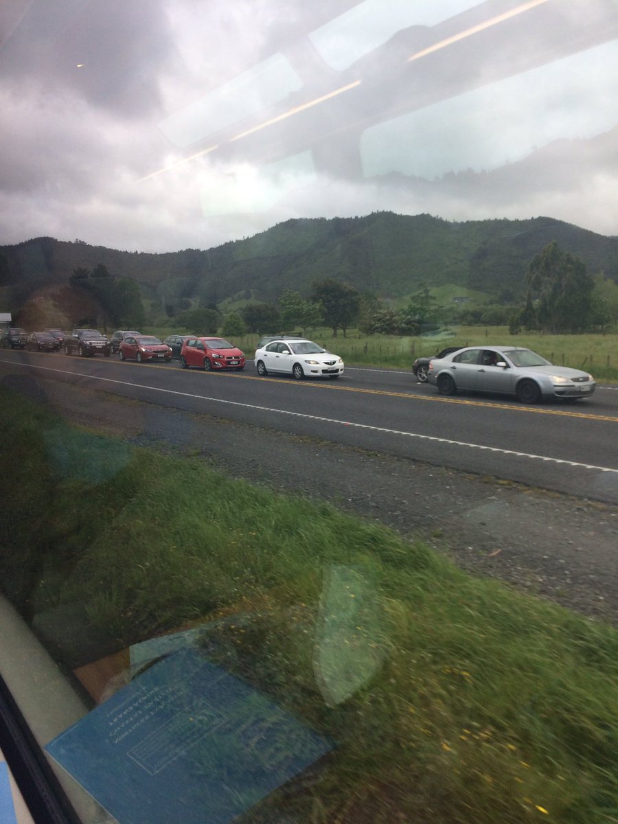 lornaexplorernz's tweet image. And this, my darlings, is why you #takethetrain. Raising my glass as I speed past the traffic on SH1 #northernexplorer @KiwiRailScenic