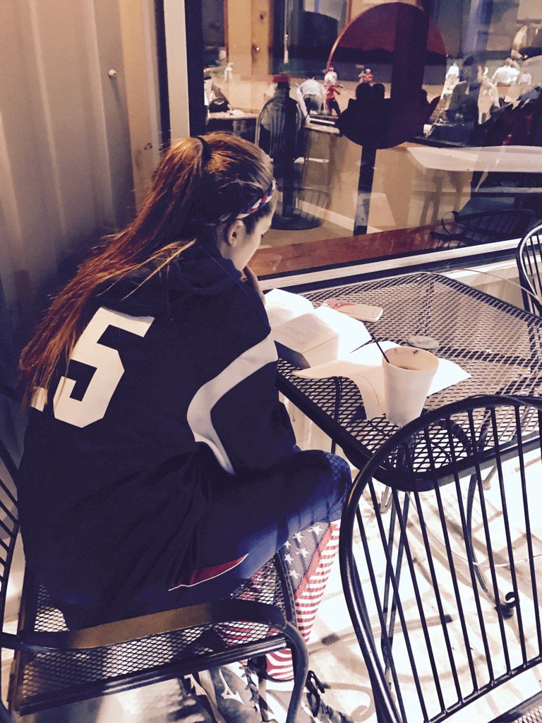 SoftballUnited's tweet image. Proud of United's two-five: hittin' the ball &amp;amp; hittin' the books. #BetweenGames
#CompetenceAndCharacter