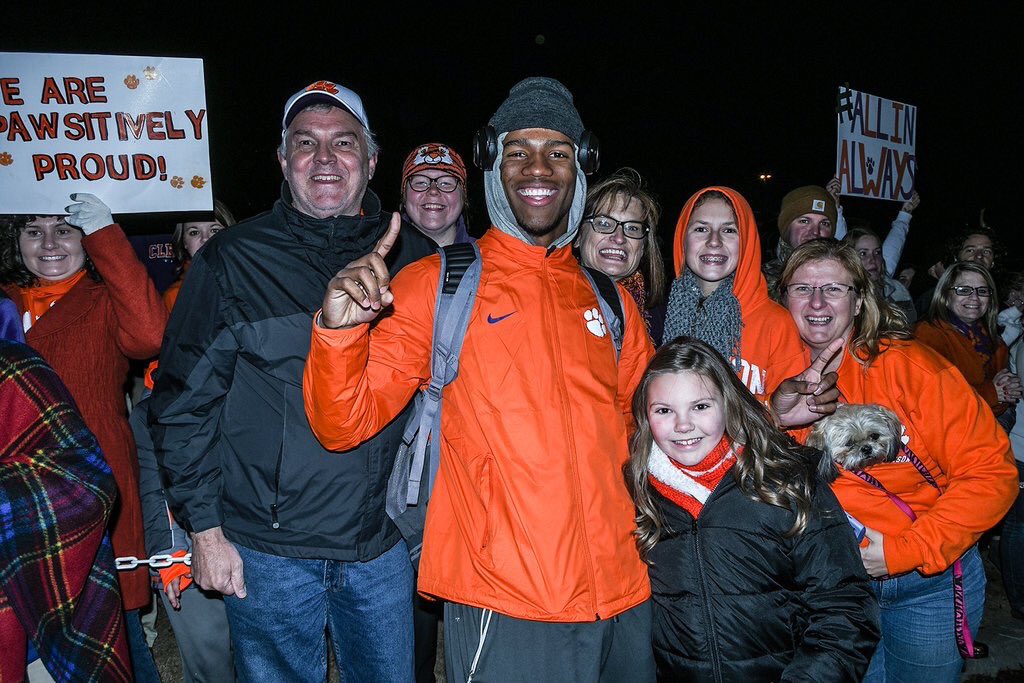 delaneyhwill's tweet photo. This guy just scored the 8th touchdown in the game! #letsgoKB https://t.co/AwcTn6tNr6
