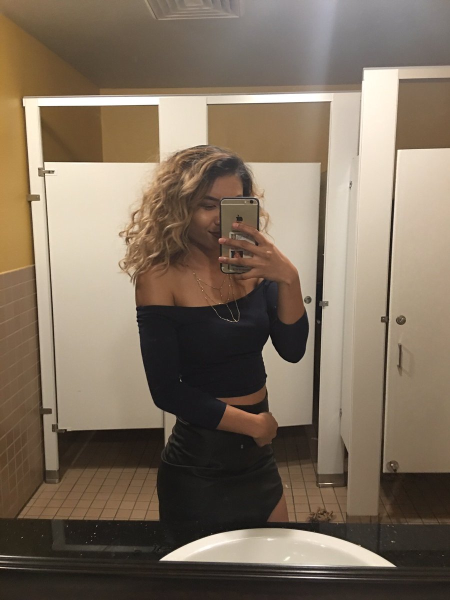 Ayo_So's tweet photo. Always been skinny finally accepting myself for being tiny ☺️ #PetiteGirlsChallenge https://t.co/k7d4OkOCUe